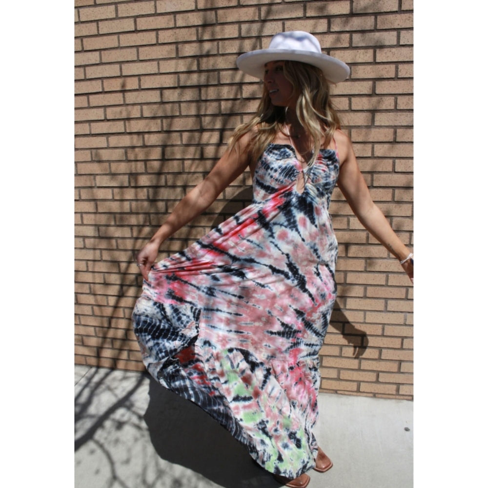 Young Fabulous & Broke Maxi Sun Dress Tie Halter Strawberry Tropic Tie Dye - Picture 3 of 17